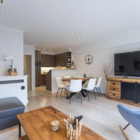 Spacious With 2 Bedrooms شقة *