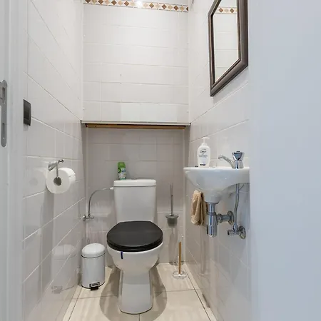 Spacious With 2 Bedrooms