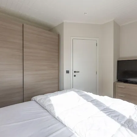 Spacious With 2 Bedrooms *