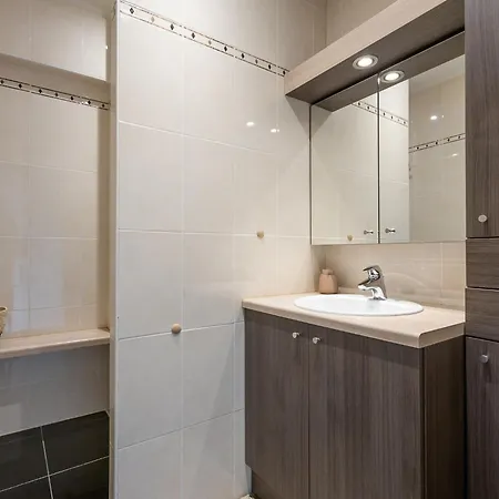 شقة Spacious With 2 Bedrooms ميدل كيرك