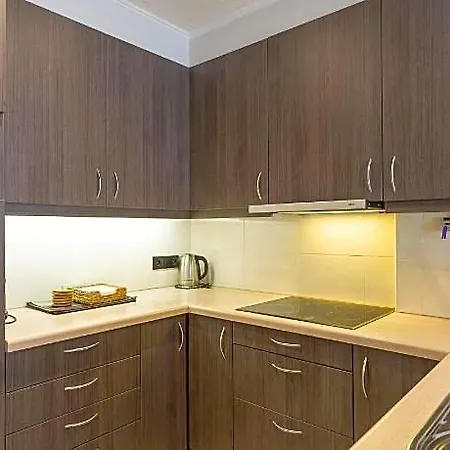 아파트 Spacious With 2 Bedrooms 미들케르케