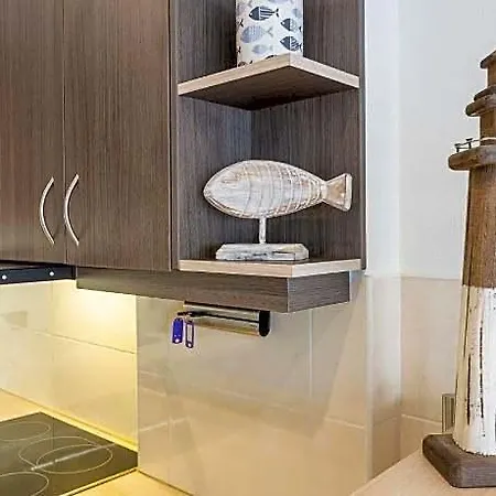 Spacious With 2 Bedrooms 미들케르케