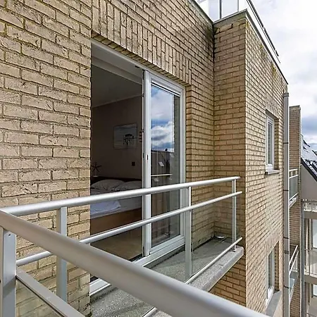 Spacious With 2 Bedrooms 미들케르케