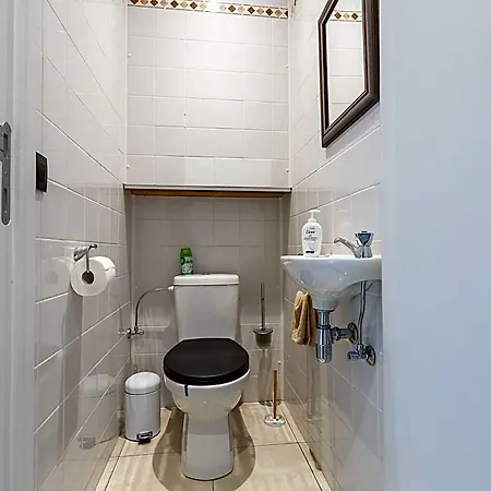 Spacious With 2 Bedrooms 아파트