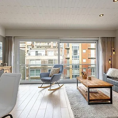 Spacious With 2 Bedrooms