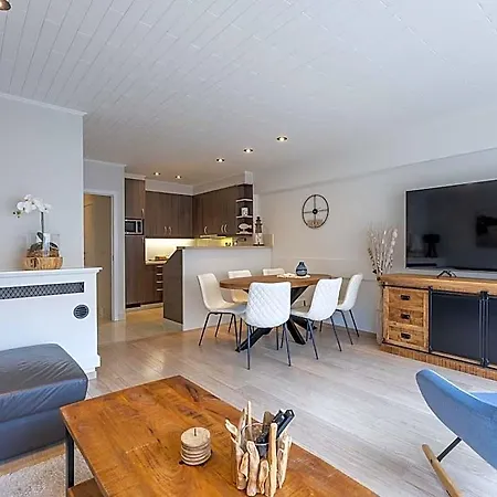 아파트 Spacious With 2 Bedrooms 미들케르케