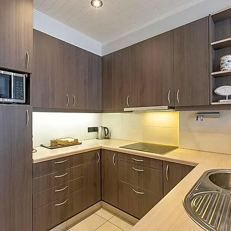 Spacious With 2 Bedrooms 아파트