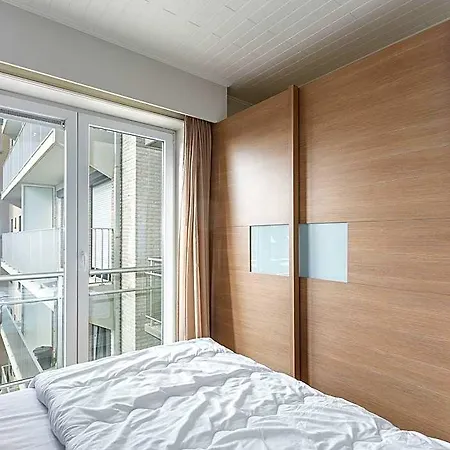 Spacious With 2 Bedrooms *